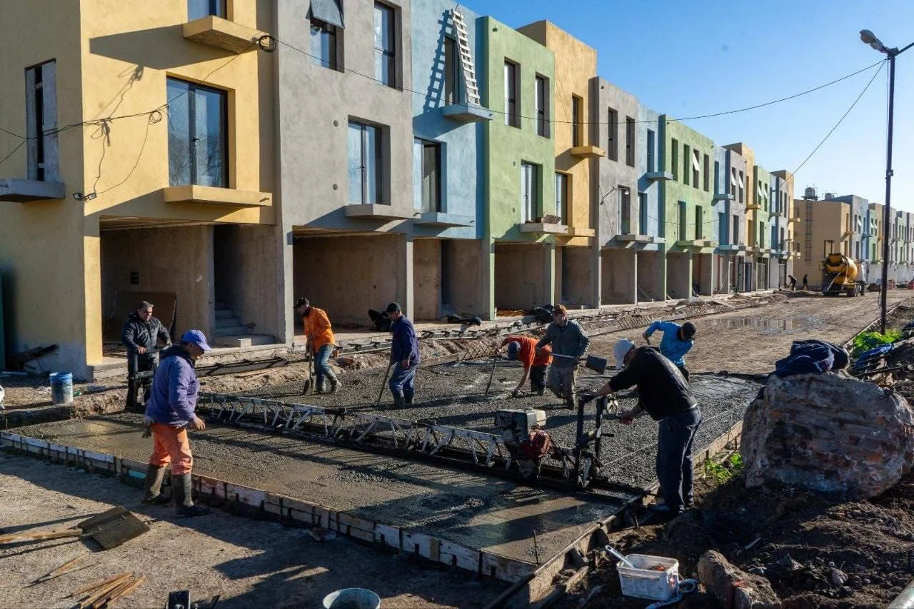 CONTINÚAN LAS OBRAS DE 28 VIVIENDAS EN EL BARRIO LA ODISEA, DE QUILMES OESTE 2